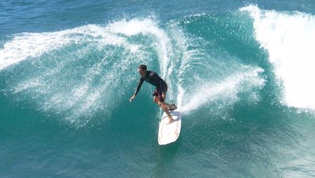 Maui Kai 806 surfing